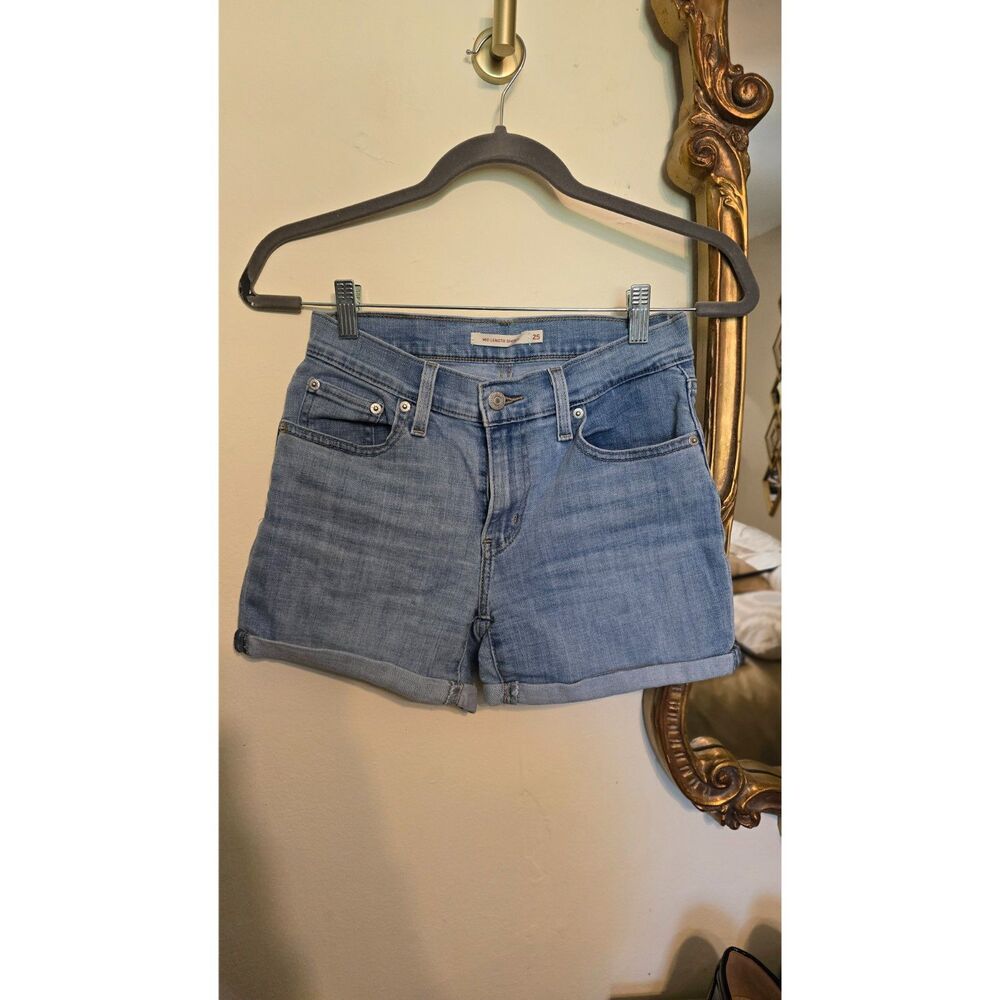 Women's Levi'sLevi Mid Length Shorts | Size 25